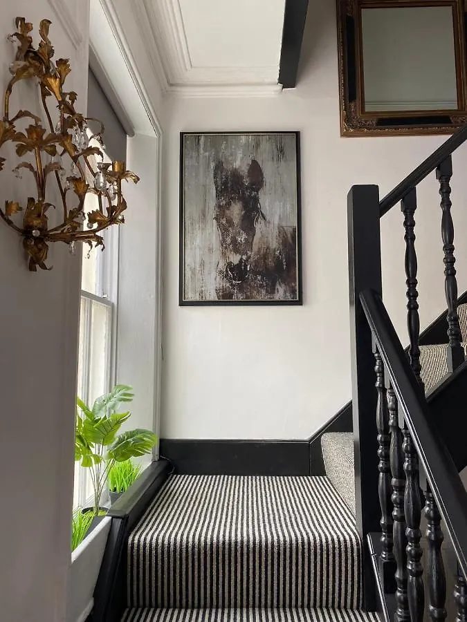 Beautiful Seaview 2 Bedroom Apartment Brighton 0*,