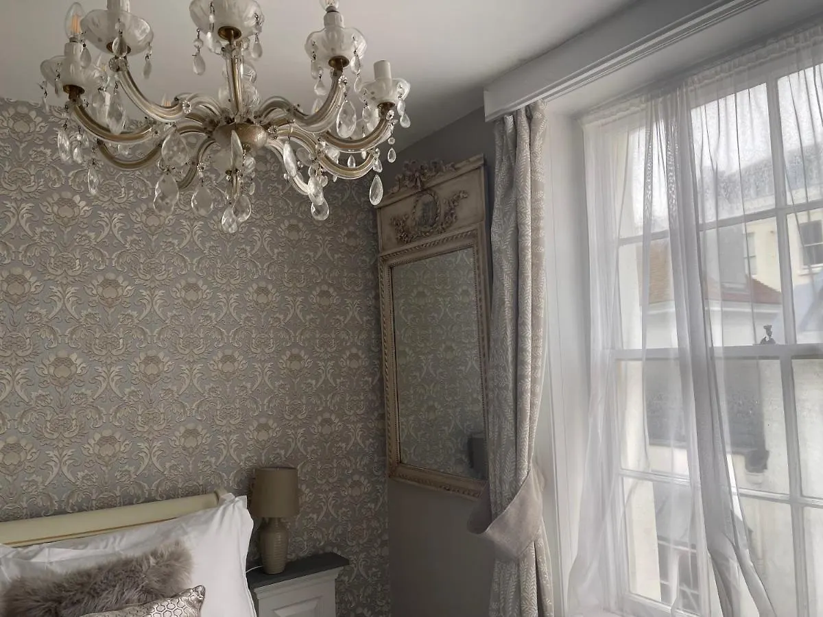 Beautiful Seaview 2 Bedroom Apartment Brighton