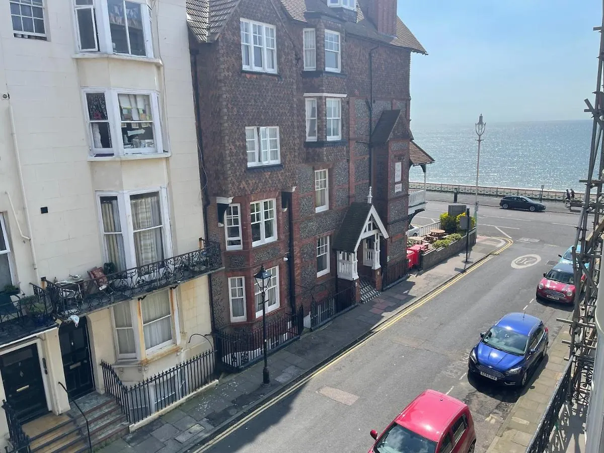 Beautiful Seaview 2 Bedroom Apartment Brighton